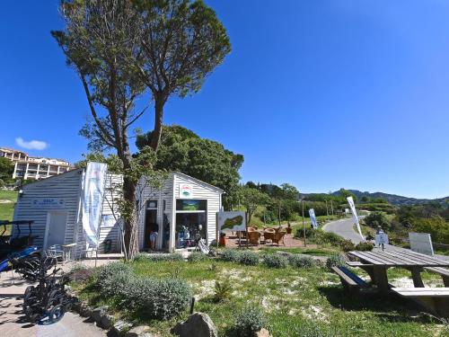 Κήπος έξω από το Studio L'Esquinade - P3 112 by Interhome