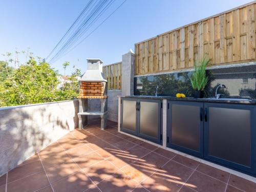 a backyard patio with a sink and a fence at Holiday Home Cibada by Interhome in Pobla de Montornés