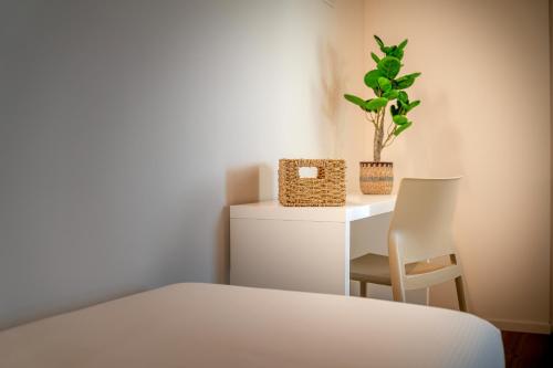 a bedroom with a table and a chair and a plant at Barchessa Cappelletto in Torre di Mosto