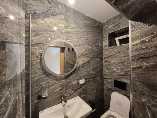 Un baño de Hyka Stone House Shkoder