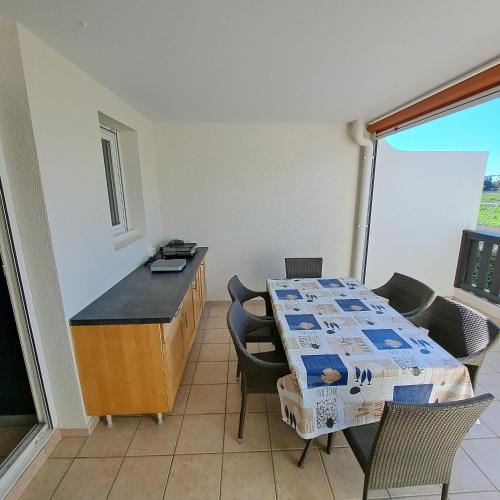 LES EMBRUNS - SPACIEUX APPARTEMENT AVEC PISCINE - wifi- parking