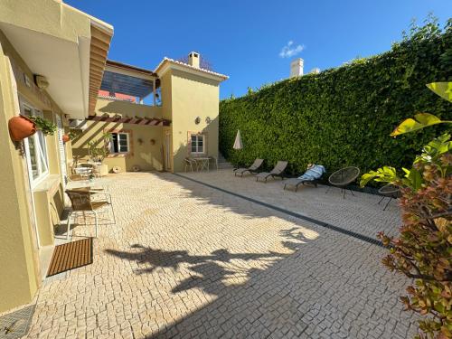 Κήπος έξω από το Happy Silva Guesthouse