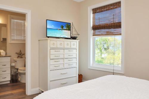 TV a/nebo společenská místnost v ubytování Searenity by Pristine Properties Vacation Rentals