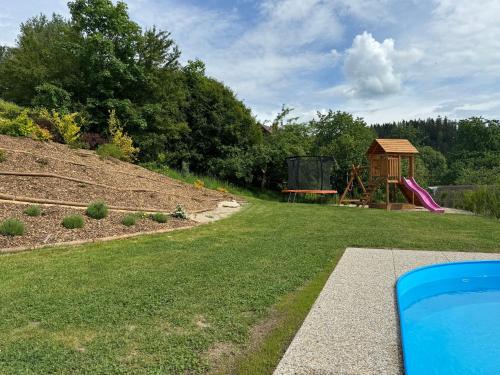 Der Swimmingpool an oder in der Nähe von Chalupa Jizerka