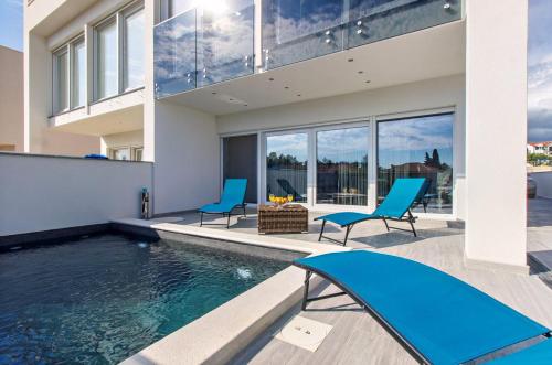 Swimmingpoolen hos eller tæt på L&A Luxury Villa