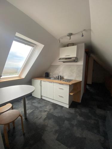 a small kitchen with a table and a window at Pod Orlicą in Duszniki Zdrój