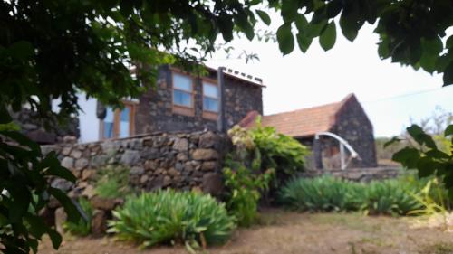 Το κτήριο όπου στεγάζεται  the country house
