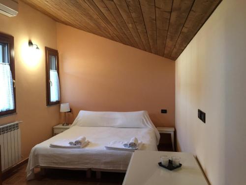Tempat tidur dalam kamar di Cascina Battivacco