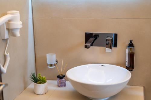 Koupelna v ubytování Aiora Suites