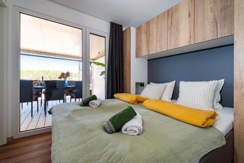 a bedroom with a large bed with yellow pillows at Luna Maris in Drage