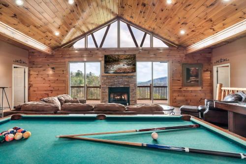 Mountain-View Cabin Hot Tub, Game Room, 4 Suites photo 10