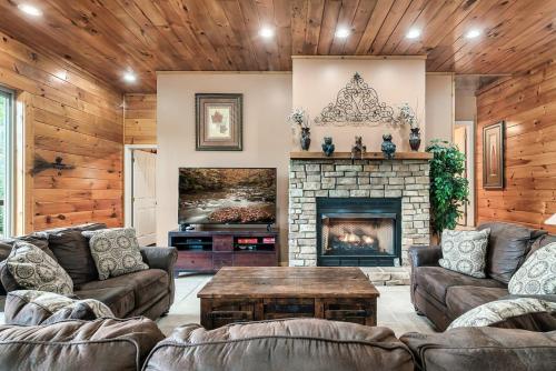Mountain-View Cabin Hot Tub, Game Room, 4 Suites photo 21