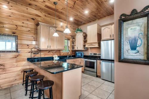 Mountain-View Cabin Hot Tub, Game Room, 4 Suites photo 9