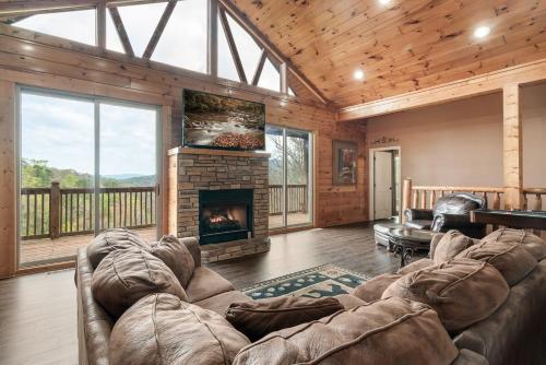 Χώρος καθιστικού στο Top Mtn Views, Hottub, Games, 4 Suites, Pets