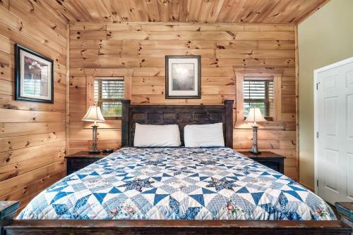 Mountain-View Cabin Hot Tub, Game Room, 4 Suites photo 32