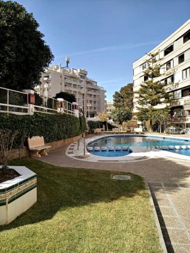 Salou, Port Aventura, piscina, a 80m del mar