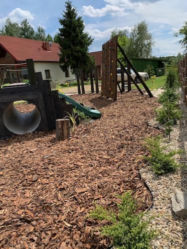 an outdoor playground with a slide and a slideintend at Siedlisko Kępina Zdrój in Ostrów