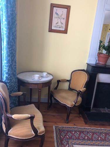 Gallery image of Chambres d'hôtes de charme dans maison de maitre XIXème in Périers
