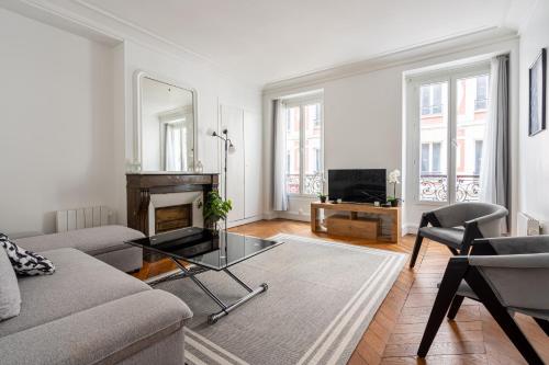 Big apartment 2BR Arc de Triomphe 4-6p