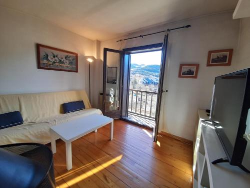 Ambiente cálido y luminoso- Confort rústico - Falcó 5