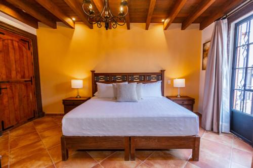 Ένα ή περισσότερα κρεβάτια σε δωμάτιο στο Five Queens Boutique Hotel