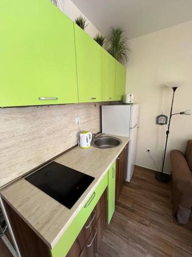 Dapur atau dapur kecil di Cascadas, Studio apartment with a pool view