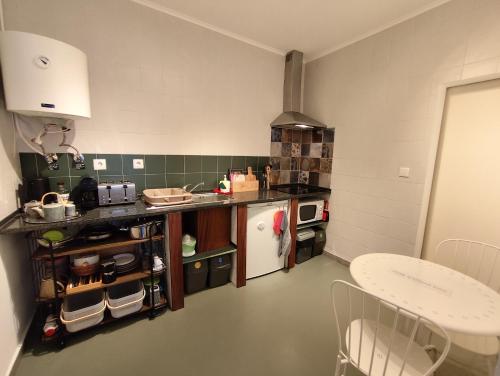 A kitchen or kitchenette at Stressfree Apartamento