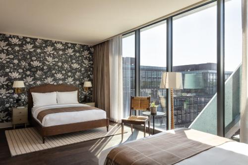 Postel nebo postele na pokoji v ubytování FORTH Hotel Atlanta