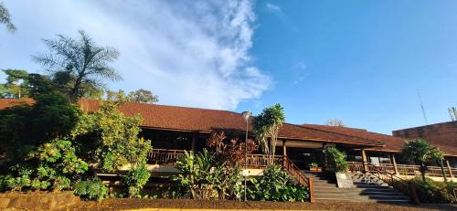 a building with a staircase in front of it at Hotel Raices Esturion in Puerto Iguazú