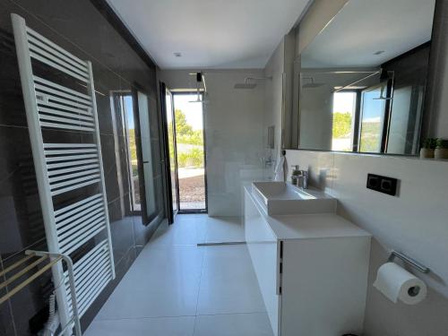 Bilik mandi di Primosten Resort Sunhill Deluxe Apartment Lea