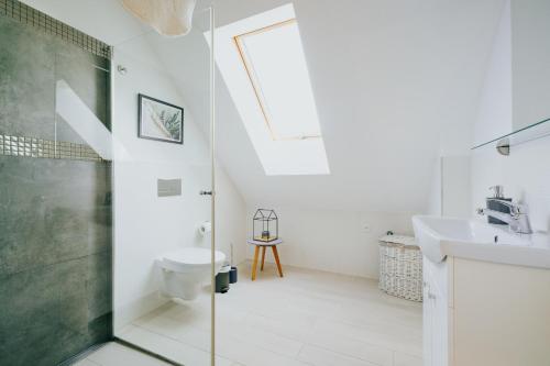 Ένα μπάνιο στο Apart House Karwia LOFT 85m2
