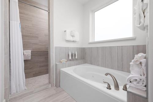 Ένα μπάνιο στο Marisol Condo 201