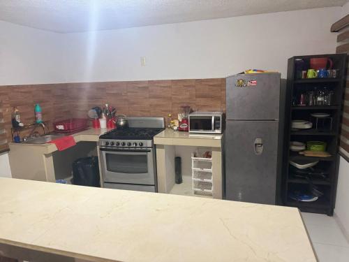 Dapur atau dapur kecil di casa con alberca zona altama