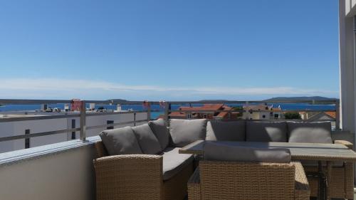Seaside Serenity - Elegant Apartment with Stunning Sea Views