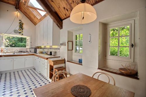 Una cocina o zona de cocina en Chambre d'hôtes La Boursicauderie