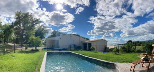 Maison au pied du mont ventoux