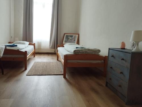 Łóżko lub łóżka w pokoju w obiekcie Hostel Moravia Ostrava