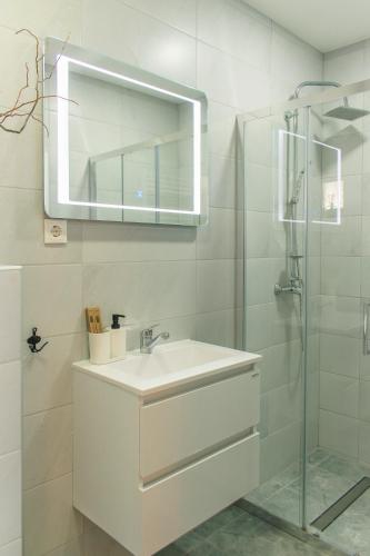 Bilik mandi di GoodLife Studio Apartment