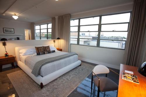 a bedroom with a bed and a large window at Greyhound Inn in Tyler
