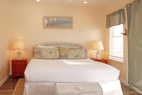 Una cama o camas en una habitación de Gulfside GEM by Pristine Properties Vacation Rentals
