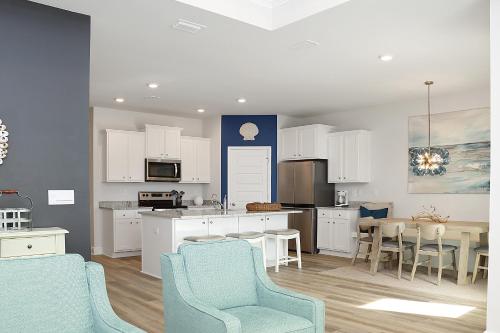 Dapur atau dapur kecil di Shell Yeah by Pristine Property Vacation Rentals