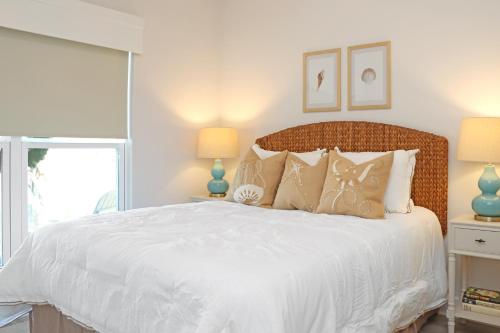 Katil atau katil-katil dalam bilik di Shell Yeah by Pristine Property Vacation Rentals