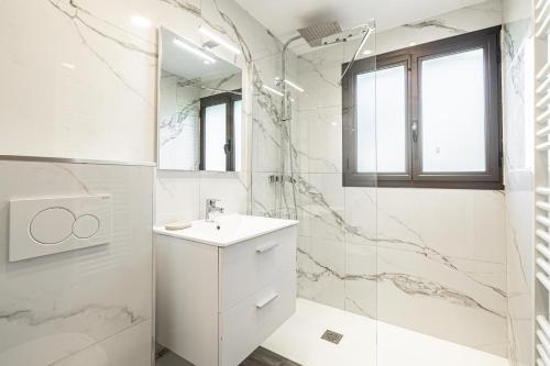 4 BARON - Spacieux studio rénové quartier des Anglais