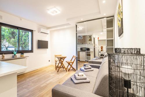 Photo de la galerie de l'établissement 4 BARON - Spacieux studio rénové quartier des Anglais, à Cannes