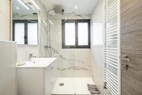 4 BARON - Spacieux studio rénové quartier des Anglais