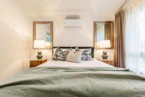 Кровать или кровати в номере VAQUAY Little Audrey Guesthouse In Ivanhoe