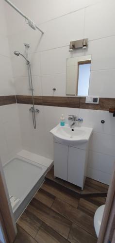 Ένα μπάνιο στο Villa 31