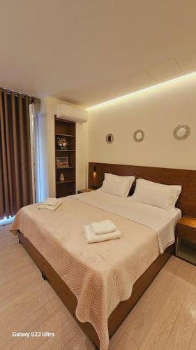 Top Center Apartment