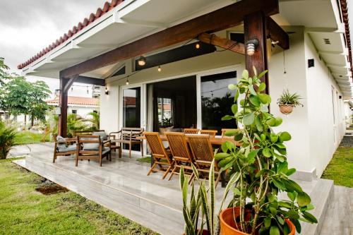 a patio with a table and chairs on it at Villa Sueño Azul - Playa Venao in Playa Venao