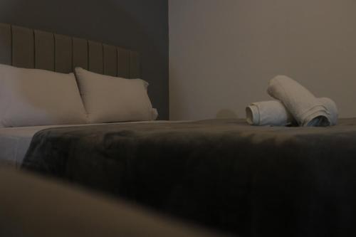 Postel nebo postele na pokoji v ubytování Hotel San Juan 70 Medellin